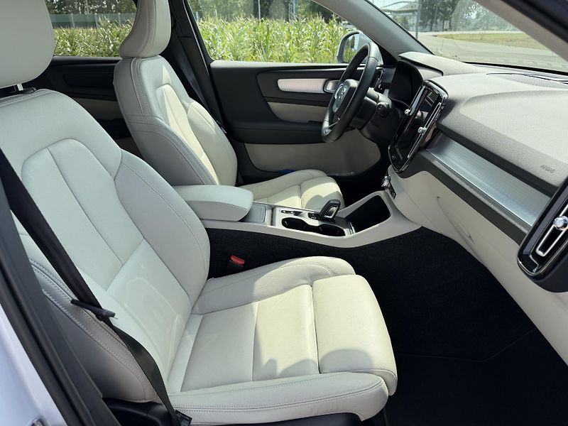 Volvo XC40 2.0 T4 4X4 360K KŮŽE ČR DPH! - fotka 39 z 45