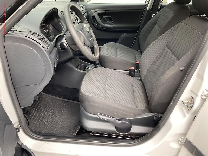 Škoda Fabia (2011) 1.6 TDi, ČR, Ambiente, AC - fotka 9 z 15