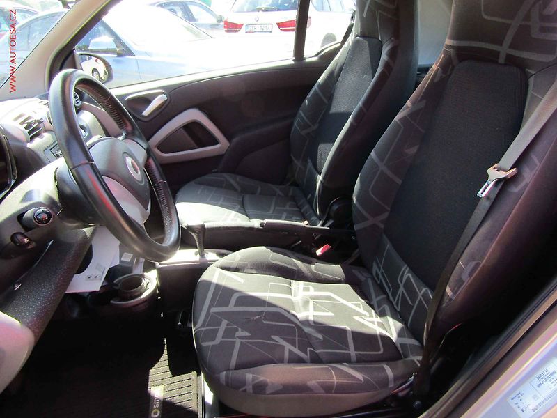 Smart Fortwo (2010) 0.8CDi, AT, panor - fotka 8 z 13