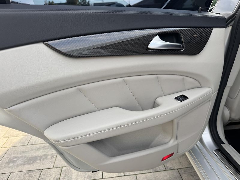 Mercedes-Benz CLS (2014) 350 CDI, 4Matic, AMG - fotka 45 z 64