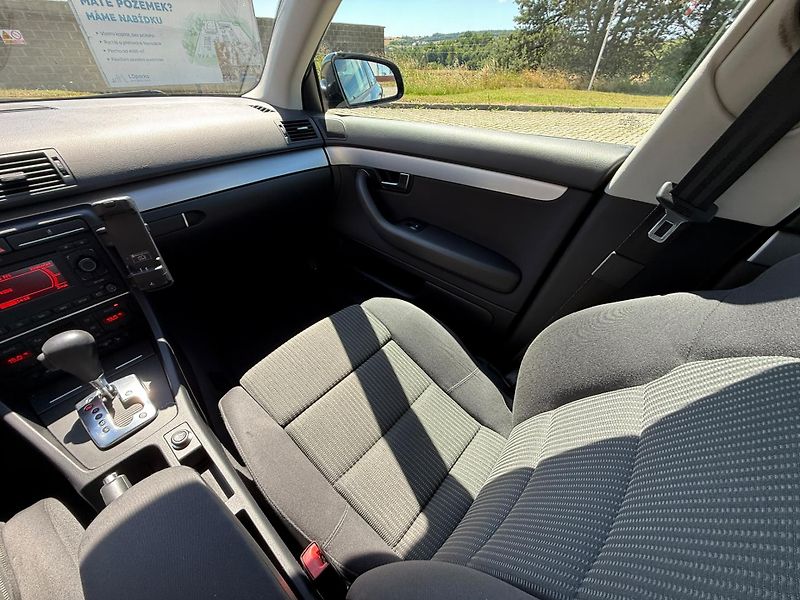 Audi A4 2,0 TDI automat - fotka 7 z 15