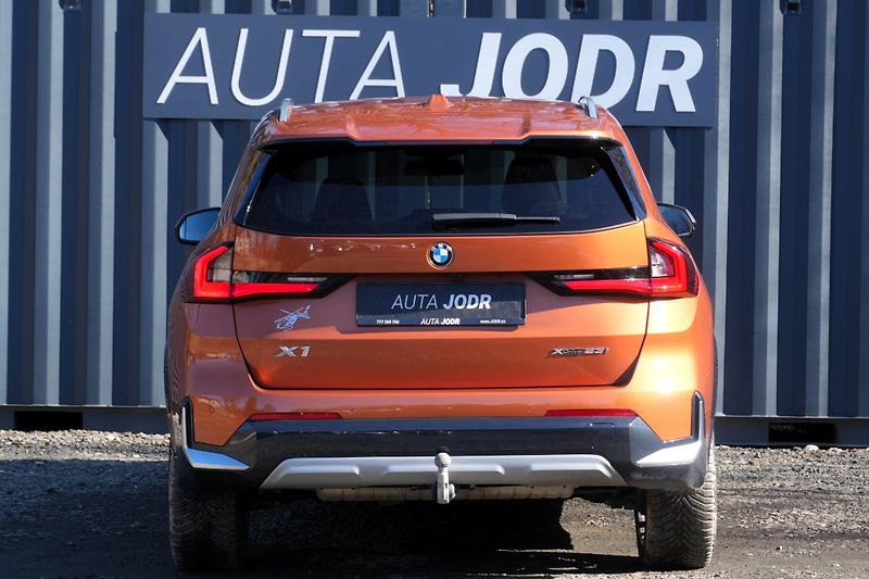 BMW X1 23i xDrive, Tažné, 360° kamera - fotka 7 z 40