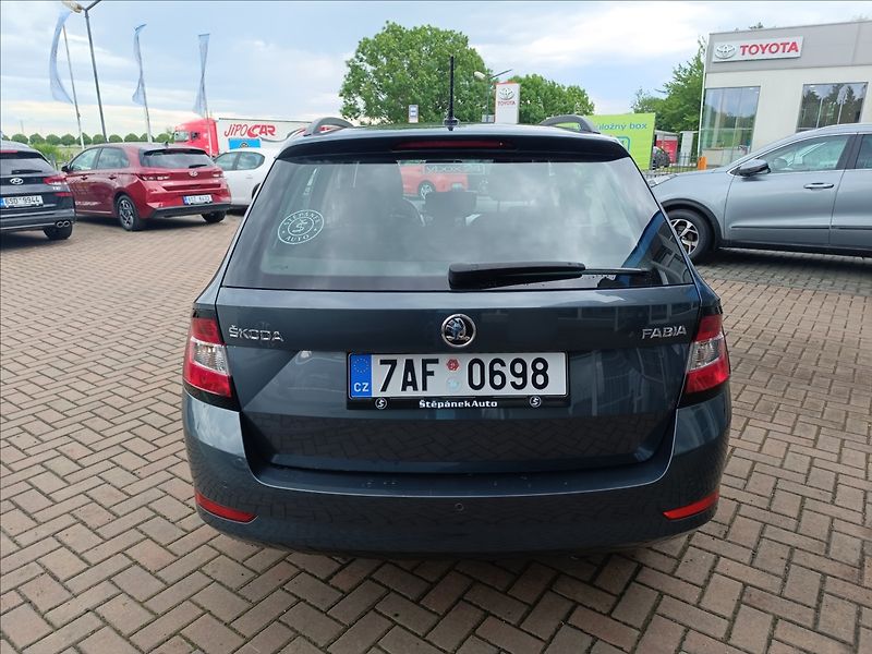 Škoda Fabia 1,0 TSi Ambition - fotka 6 z 18