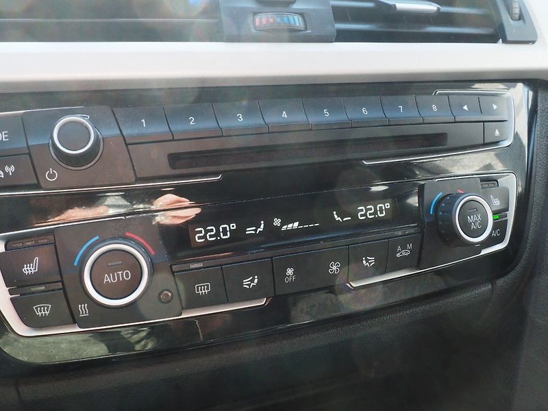BMW Řada 3 (2016) 320D xDrive, A/T - fotka 32 z 38