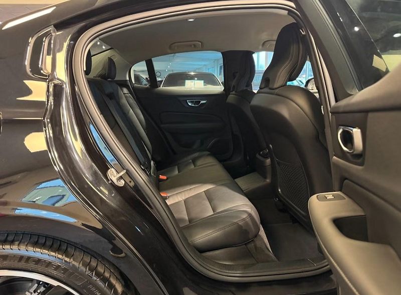 Volvo S60 Recharge T8 AWD 360k BLIS Kůže - fotka 21 z 26