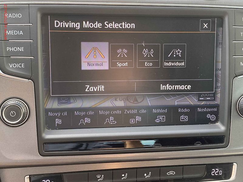 Volkswagen Golf (2015) 1.4 TSi, Lounge, navi - fotka 19 z 20