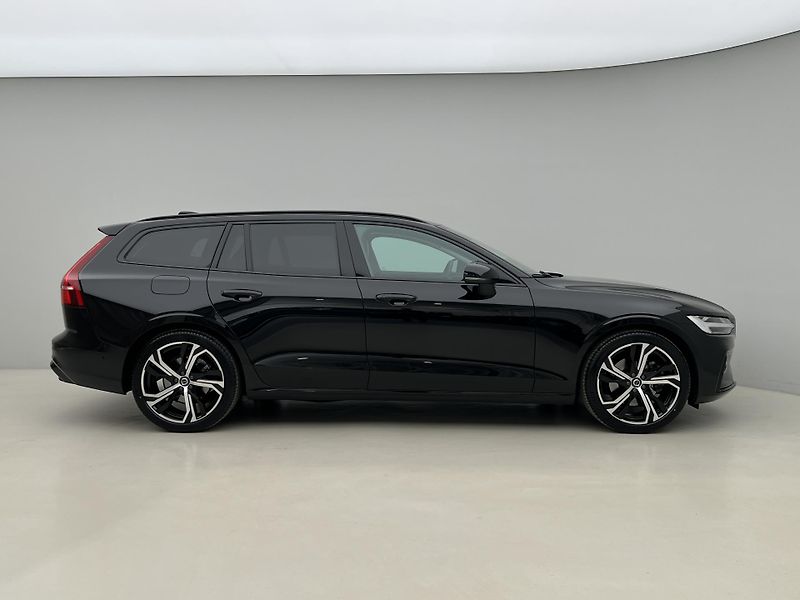 Volvo V60 B4 PLUS DARK PANORAMA - fotka 10 z 49