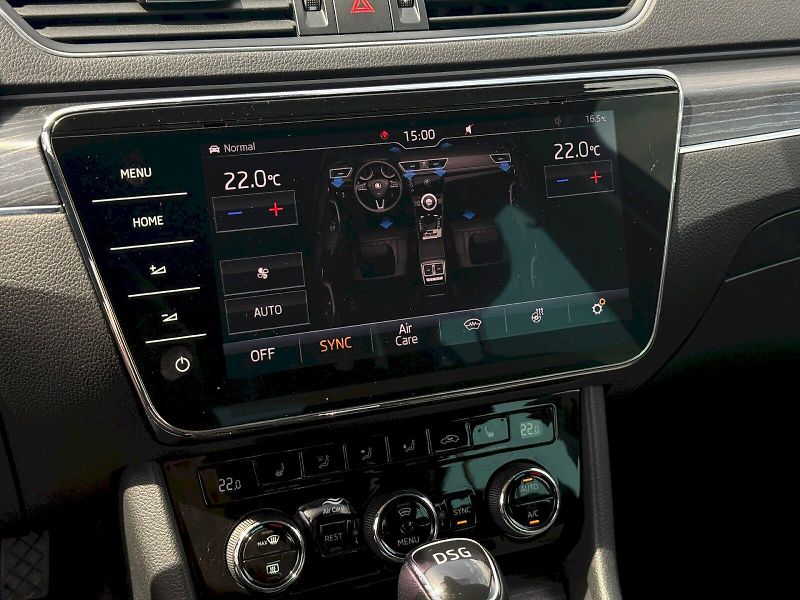 Škoda Superb (2019) 2.0 TDI 110 kW DSG Style Plus - fotka 17 z 26