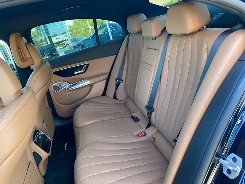 Mercedes-Benz Třídy E (2025) E 220 D 4MATIC - fotka 23 z 26