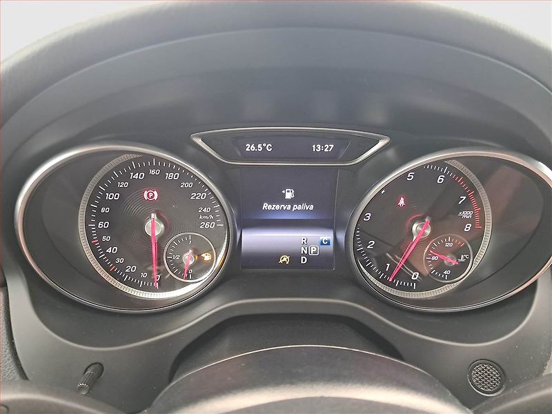 Mercedes-Benz GLA (2018) 250 4MATIC - fotka 11 z 17