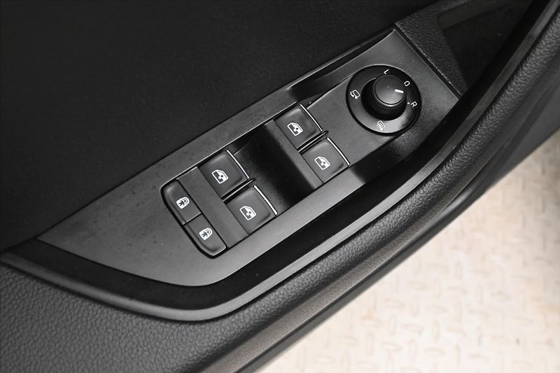 Škoda Superb 2,0 TDI 110 kW 4x4 Style Panor - fotka 25 z 32