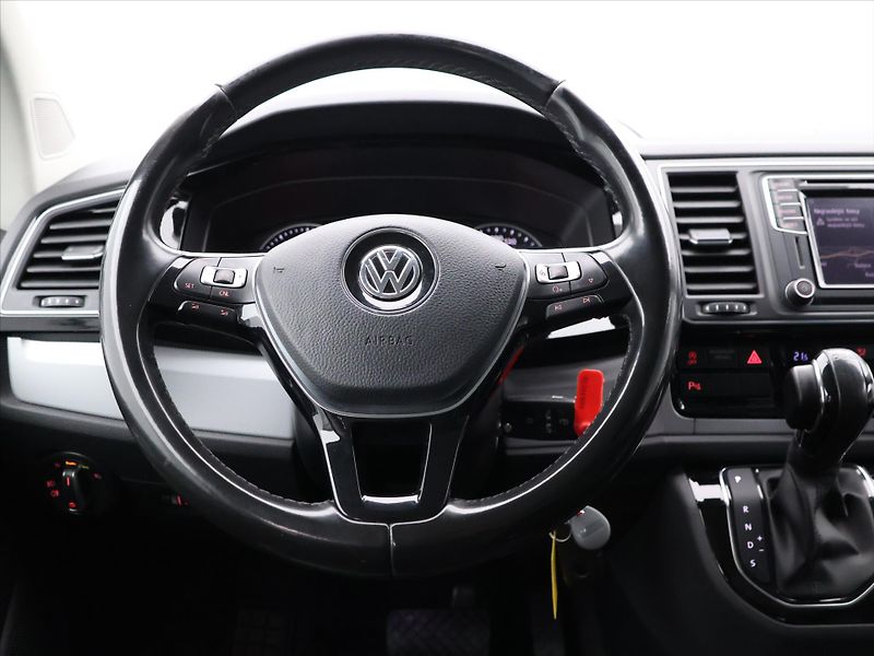 Volkswagen Multivan 2,0 TSI 150 kW 4x4 DPH - fotka 20 z 41
