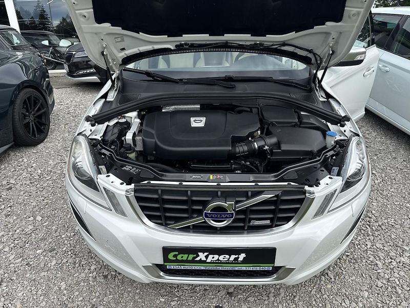 Volvo XC60 2,4 D3 R-DESIGN AWD AT - fotka 23 z 24