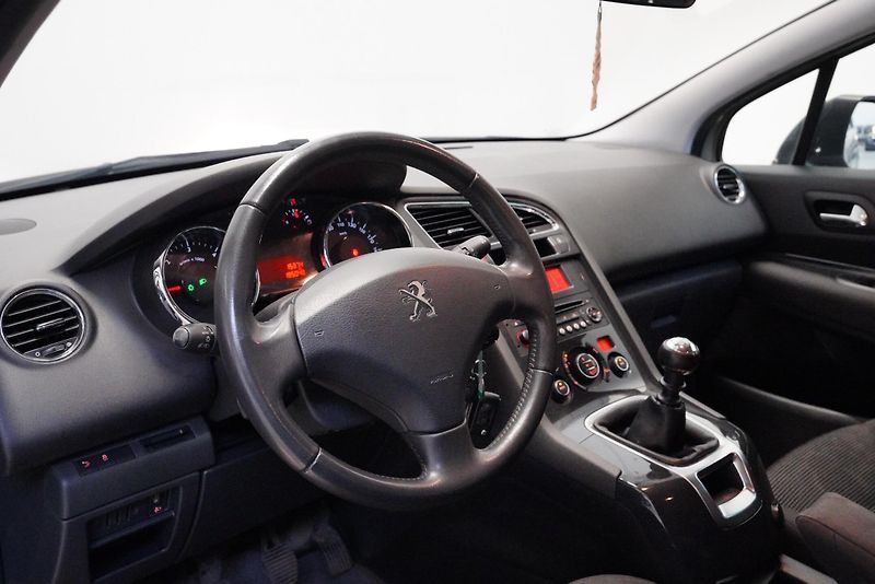 Peugeot 5008 - fotka 5 z 6