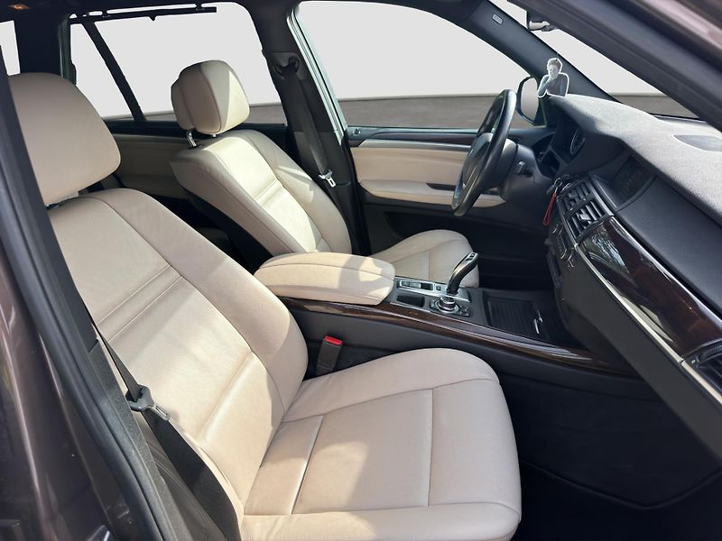 BMW X5 (2010) - fotka 18 z 28