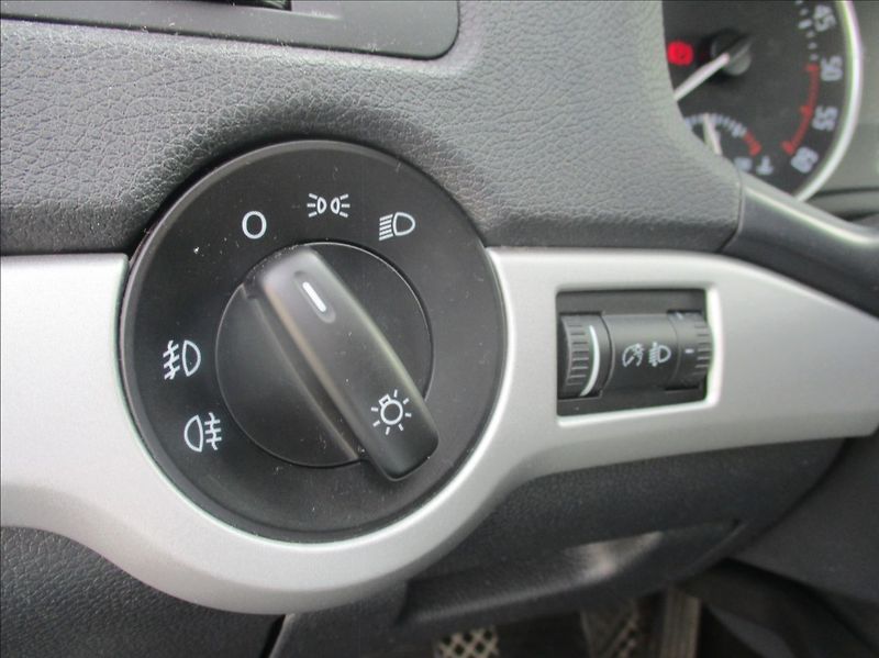 Škoda Octavia 1,6 TDI, aut.klima,Cebia,2.maj - fotka 22 z 23