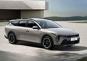 Kia K4 má moderní design.