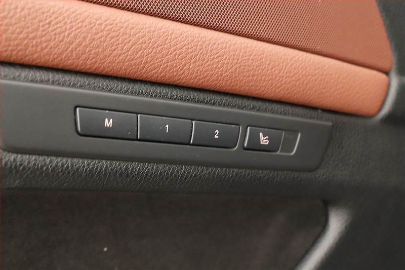 BMW Řada 5 (2012) 530d xDrive, 4X4, Automat - fotka 10 z 20