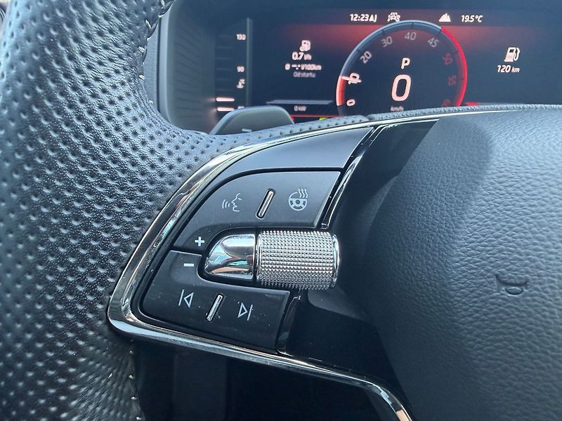 Škoda Karoq Sportline 2,0TDI 110kW DSG - fotka 6 z 19