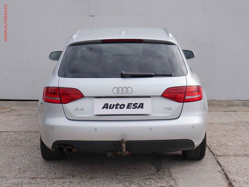 Audi A4 (2011) 2.0 TDI, AT, autoAC - fotka 5 z 16