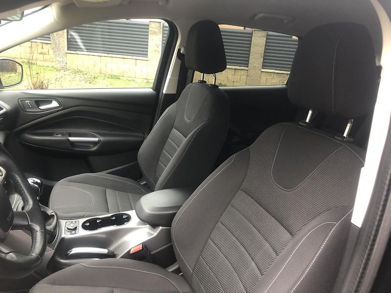 Ford Kuga (2015) 1,5 110kW 1.majitel pěkný stav - fotka 27 z 63