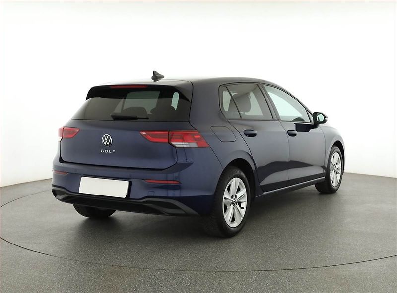 Volkswagen Golf (2023) Life 1.5 TSI, digi klima - fotka 5 z 17