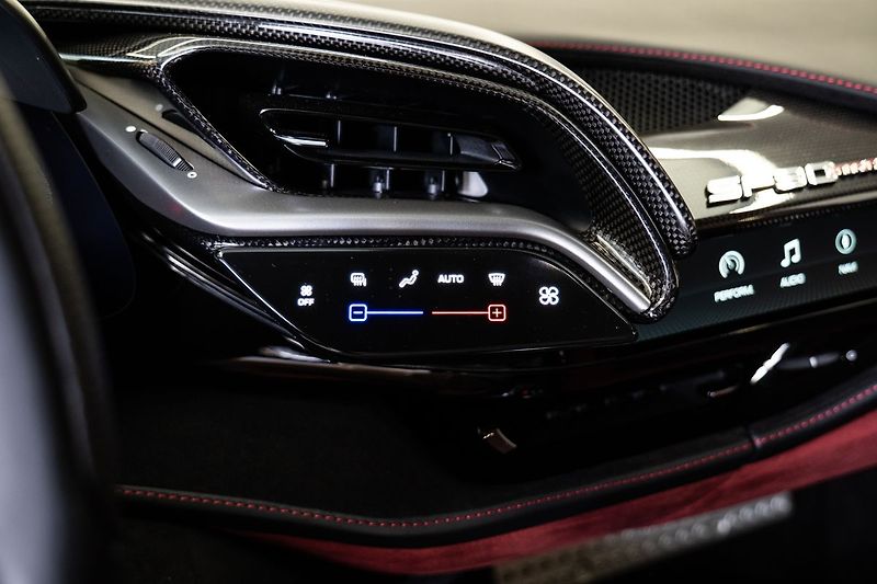 Ferrari SF90 Asseto Fiorano Karbo/JBL - fotka 13 z 26