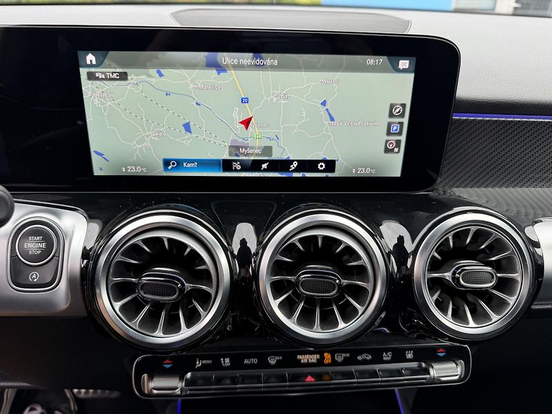 Mercedes-Benz GLB 200D AMG LINE automat závěs  - fotka 18 z 23