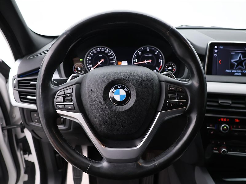 BMW X5 3,0 30d 190 kW CZ DPH xDrive - fotka 18 z 41