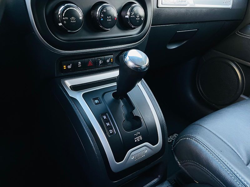Jeep Compass 2.4i 4x4 AUT KAMERA TAŽNÉ - fotka 38 z 47