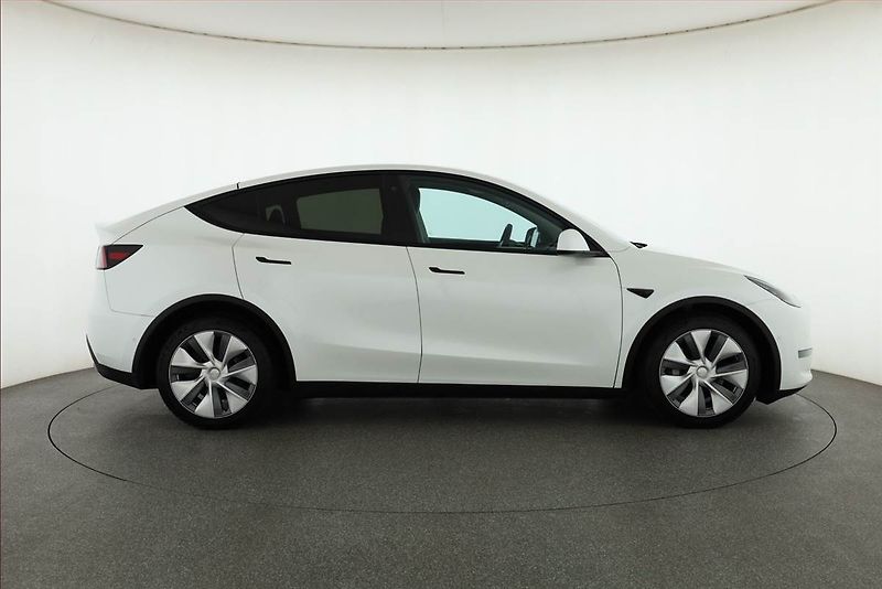 Tesla Model Y (2022) Long Range AWD 75kWh, SoH 97% - fotka 6 z 19