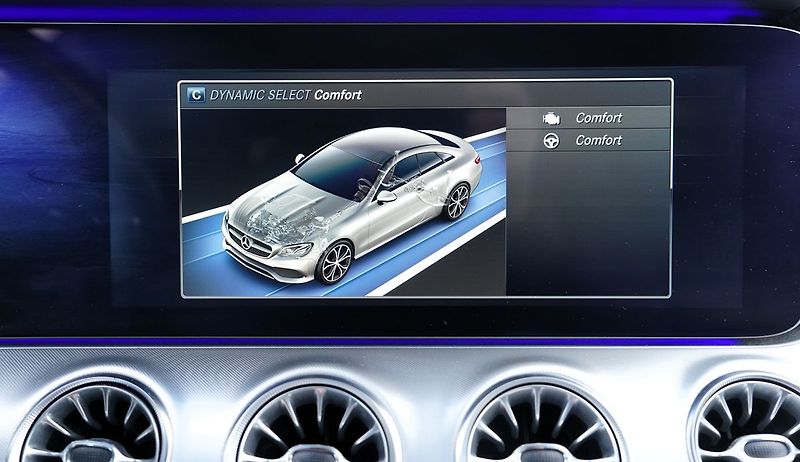 Mercedes-Benz Třídy E E 400 AMG 4Matic+,Burmester - fotka 43 z 43