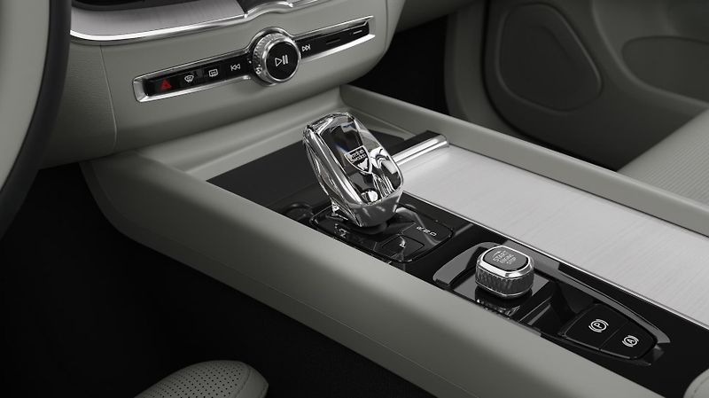 Volvo XC60 (2026) B5 AWD PLUS BRIGHT AUT - fotka 13 z 13