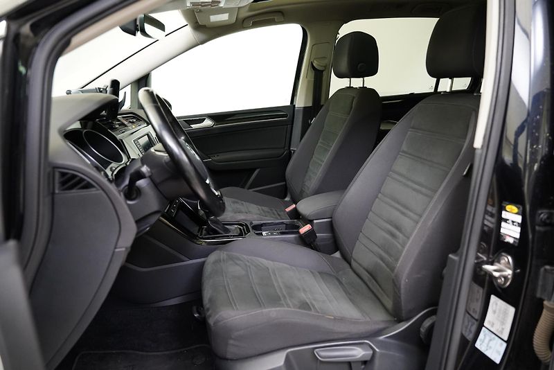 Volkswagen Touran - fotka 11 z 25