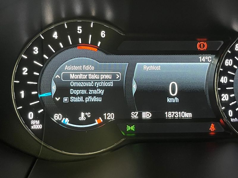 Ford S-MAX 2.0 EB Titanium manuál 7 míst - fotka 53 z 63