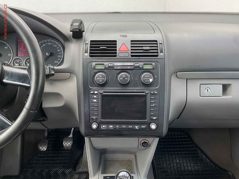Volkswagen Touran (2004) 2.0TDi, AC, xenon - fotka 12 z 15