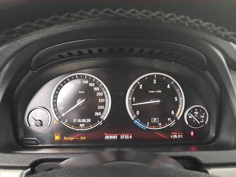BMW Řada 5 (2012) 530d xDrive GT, 4X4, Automat - fotka 11 z 24
