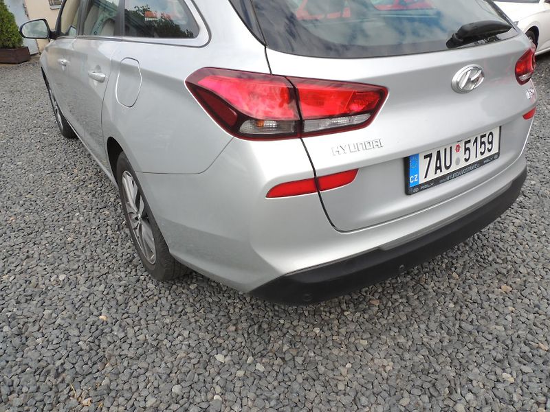 Hyundai i30 (2019) Combi 1.6CRDi,100kw,automat,ČR - fotka 13 z 49