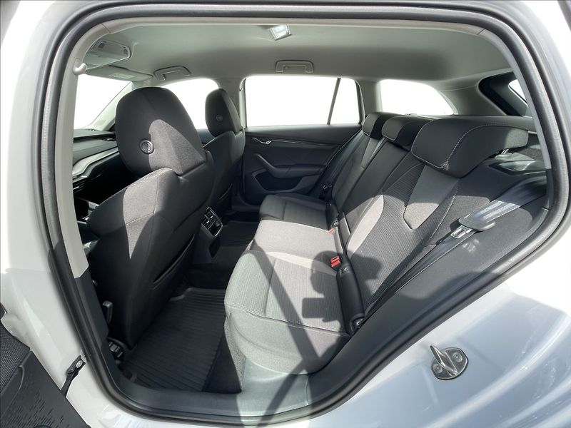 Škoda Octavia 2,0 TDI DSG Ambition Plus LED - fotka 15 z 22
