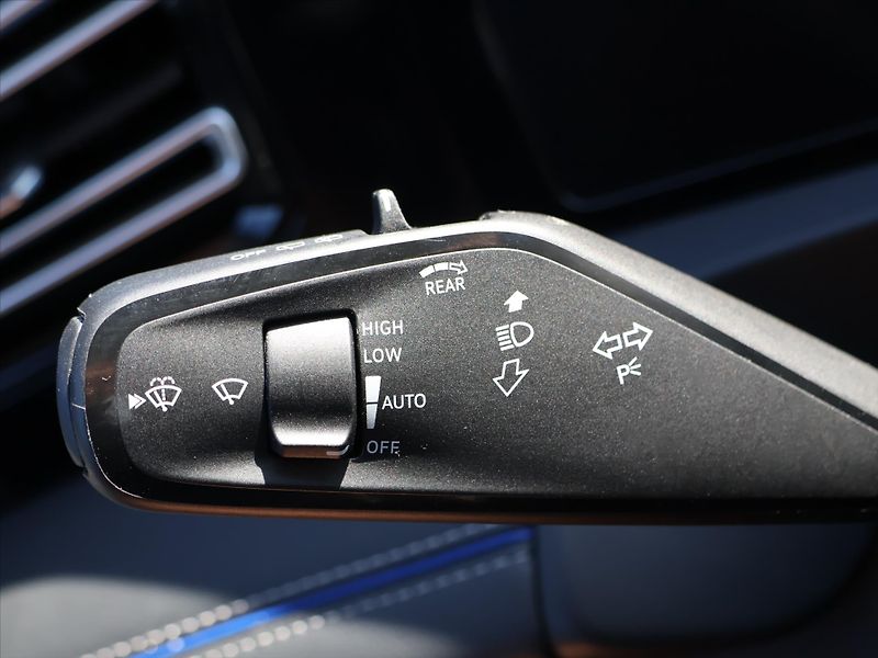 Volkswagen Tiguan 2,0 TDI 142kW DSG R-Line DPH - fotka 21 z 38