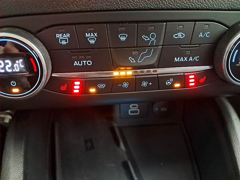 Ford Focus (2022) 1.0 MHEV, ČR,1.maj, Serv.kniha - fotka 19 z 20