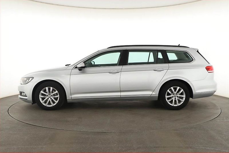 Volkswagen Passat (2016) 2.0 TDI, Navi, Tempomat - fotka 3 z 17