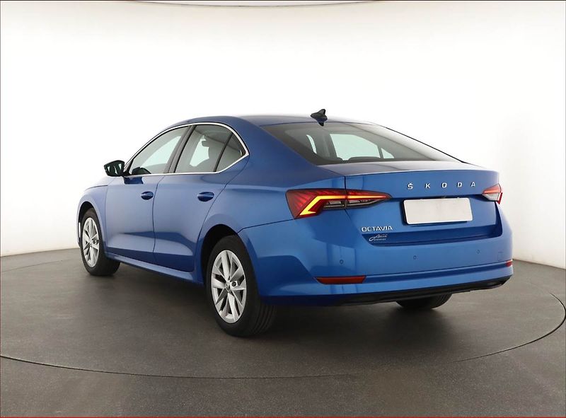 Škoda Octavia (2023) Style 2.0 TDI, ČR,1.maj - fotka 4 z 20