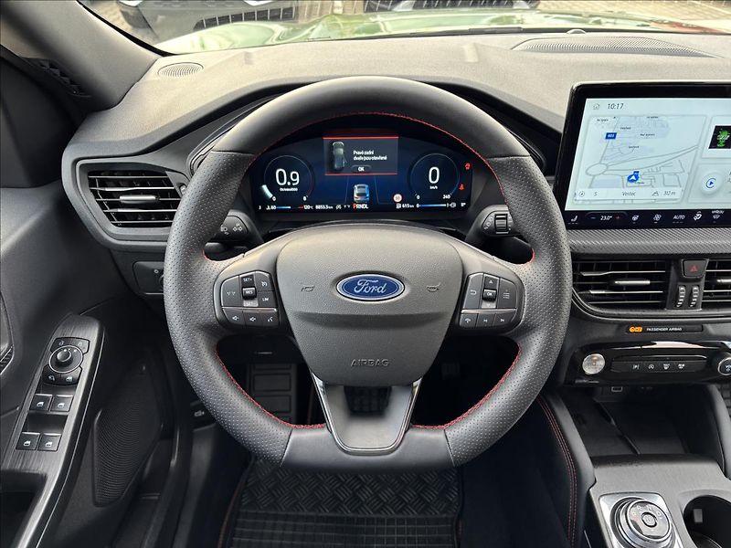Ford Kuga 1,5 EcoBoost 137kW ST-Line - fotka 18 z 37