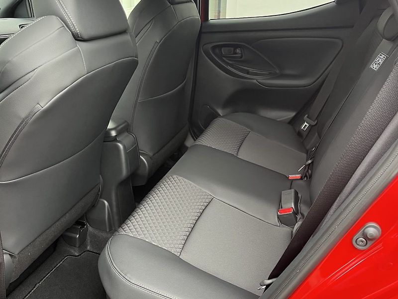 Toyota Yaris 1.5 HEV 130, Executive - fotka 7 z 15