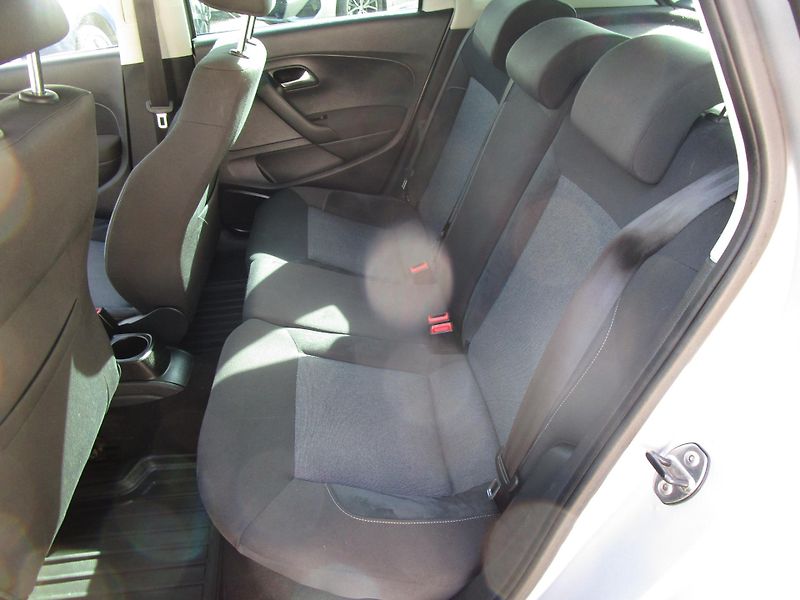Volkswagen Polo (2011) 1,2TSI-77KW-NOVÁ STK+OLEJ - fotka 9 z 15