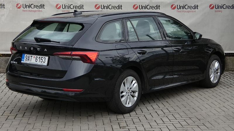 Škoda Octavia Combi 2,0 TDI Ambition - fotka 3 z 22
