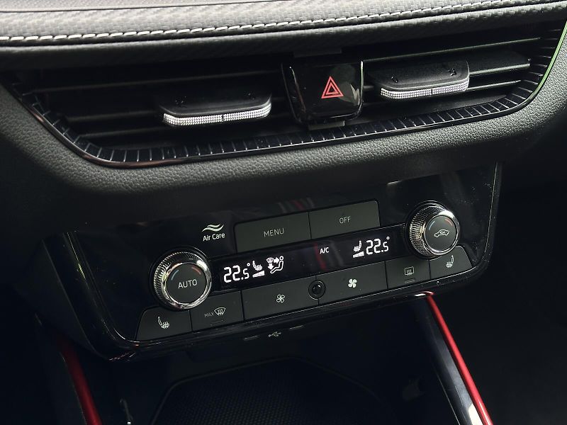 Škoda Fabia 1.0TSi 116PS Monte Carlo Bi-LE - fotka 21 z 36