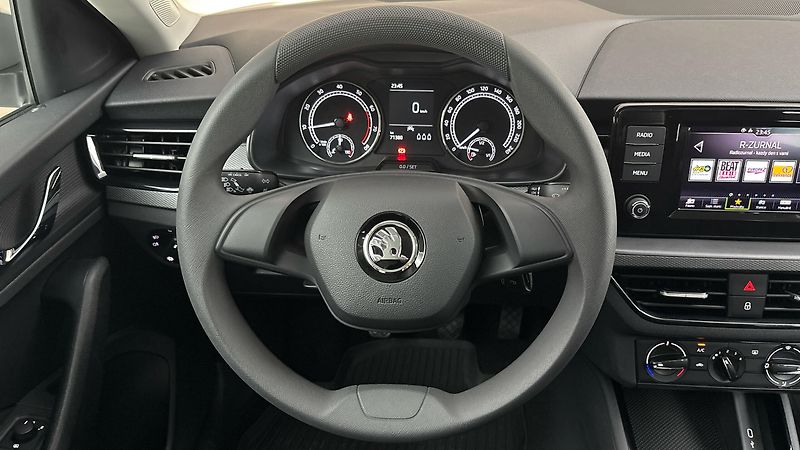 Škoda Scala 1.0 TSI Ambition - fotka 9 z 23