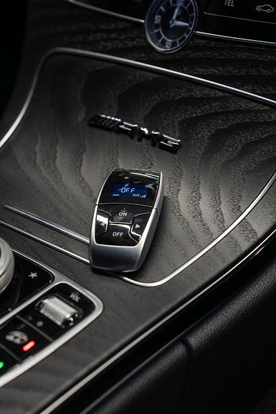 Mercedes-Benz Třídy C C43 AMG BITURBO 4MATIC 270 kW  - fotka 42 z 55